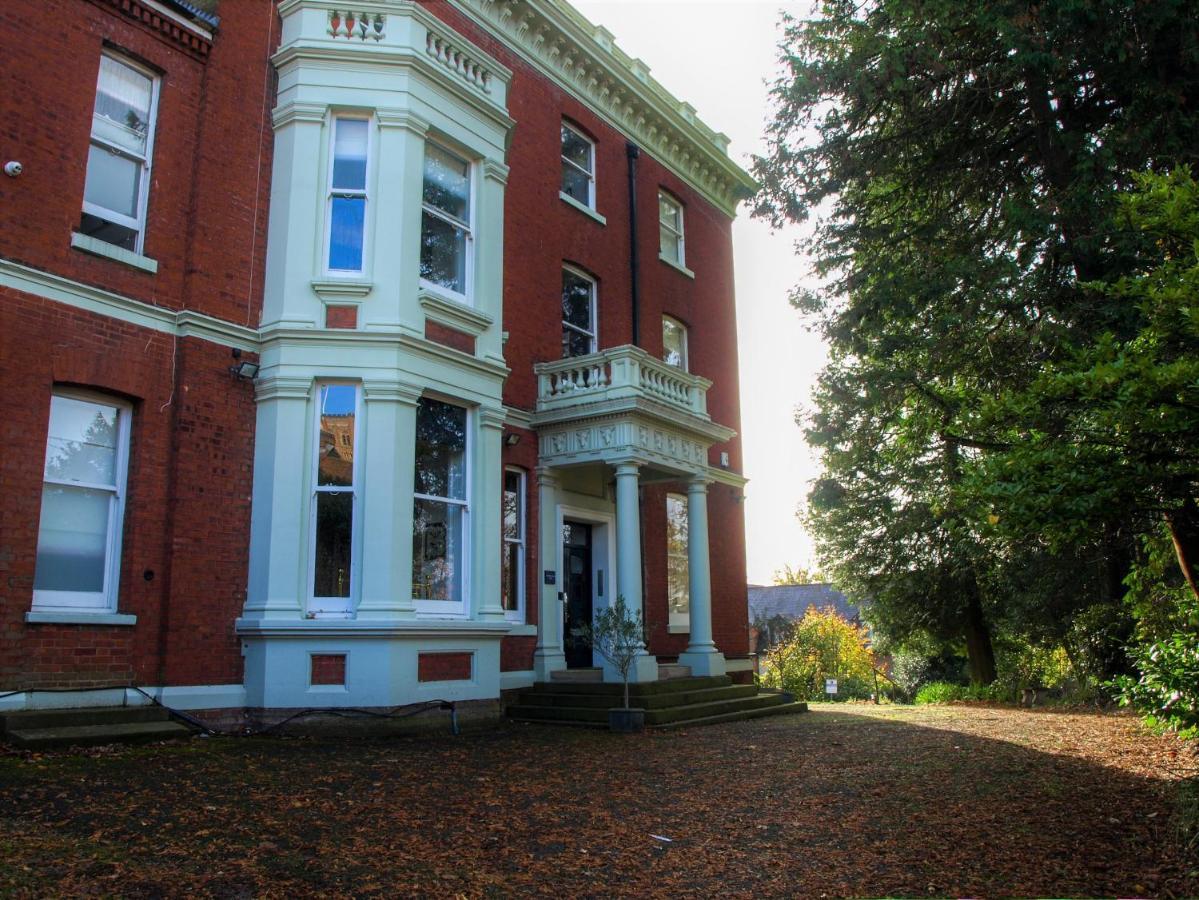 Torrington Hall St Albans Экстерьер фото